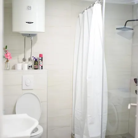 White Heart Apartment *