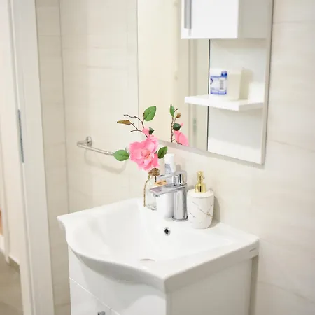 White Heart Apartment *